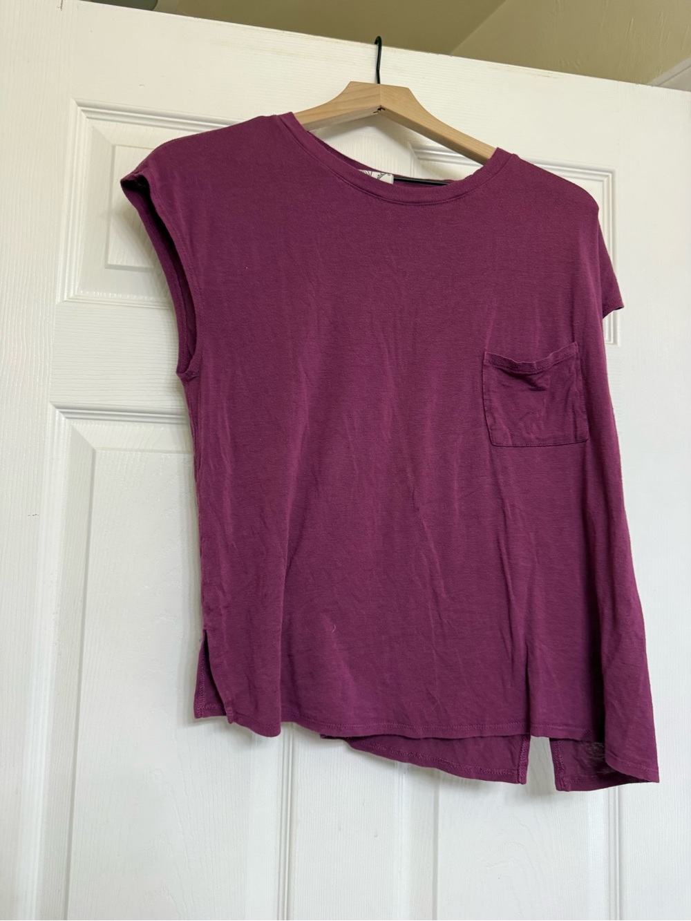 Women's Sleeveless Pocket Tee in Plum
